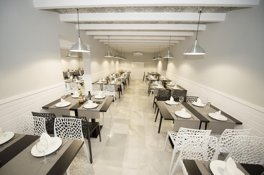 Hostal Avenida Коніль-де-ла-Фронтера Екстер'єр фото